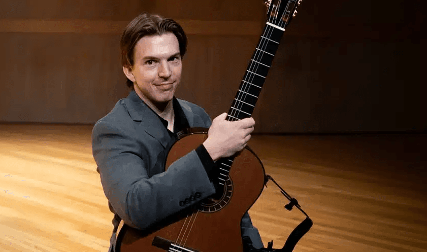 Simon Farintosh, guitar at Victoria