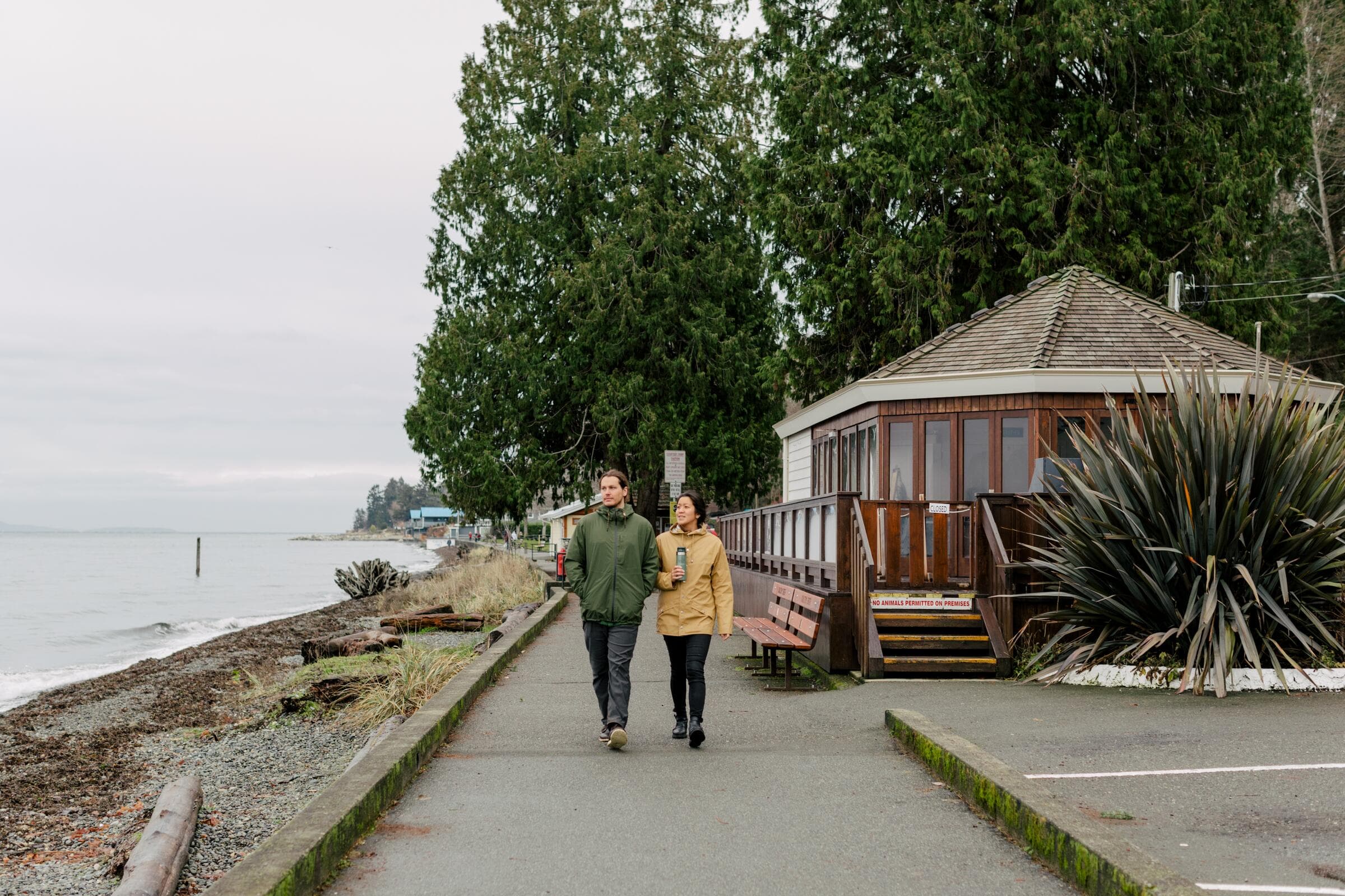 A couple walking the waterfront path in Qualicum Beach