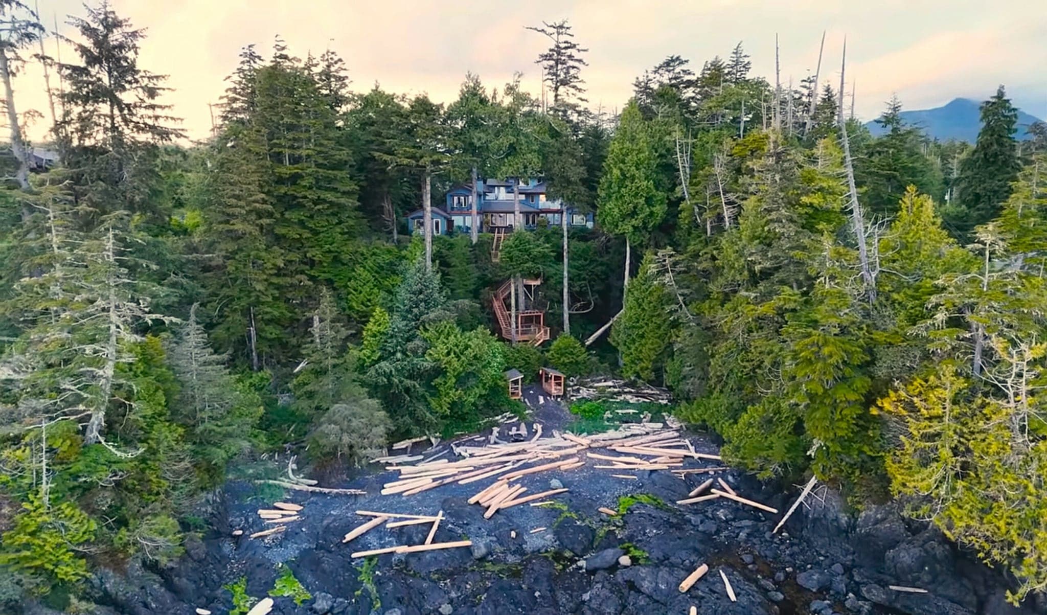 Snug Harbour Inn in Ucluelet