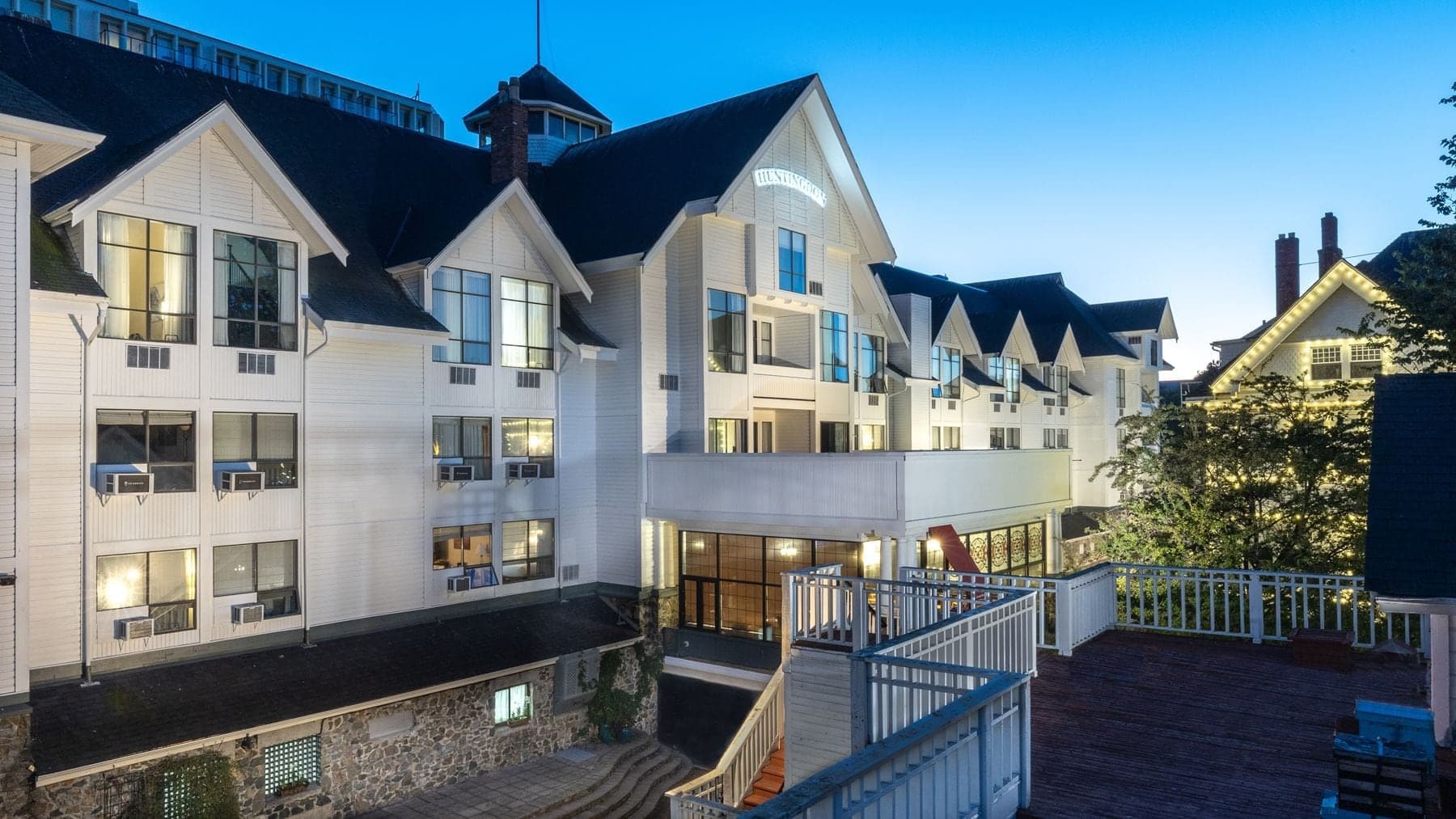 Huntingdon Hotel & Suites in Victoria
