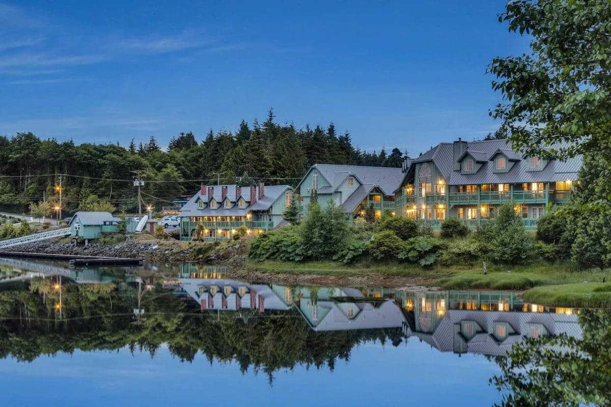 Canadian Princess Lodge & Marina in Ucluelet