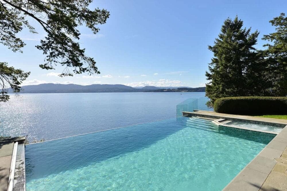 North Saanich Oceanside Lodge - EMR Vacation Rentals in Sidney