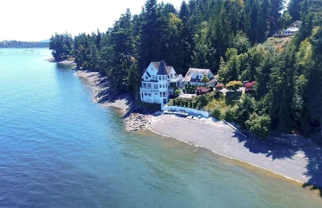 Castle Cove Inn in Chemainus