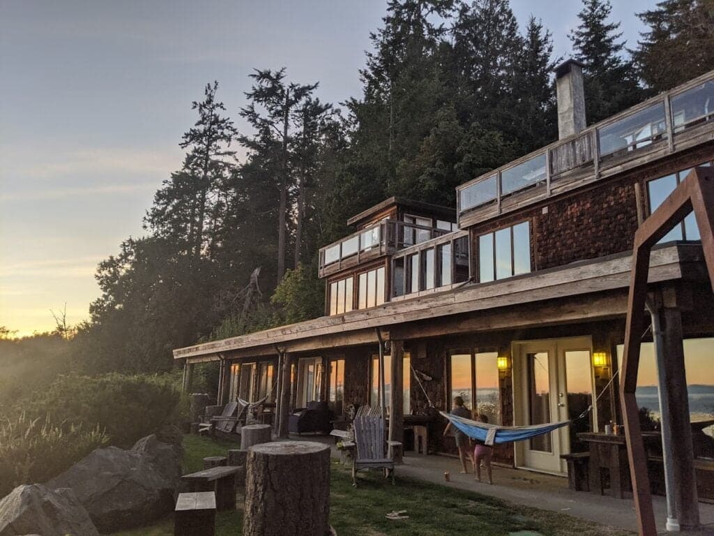 Craidelonna Oceanedge Lodging in Sooke