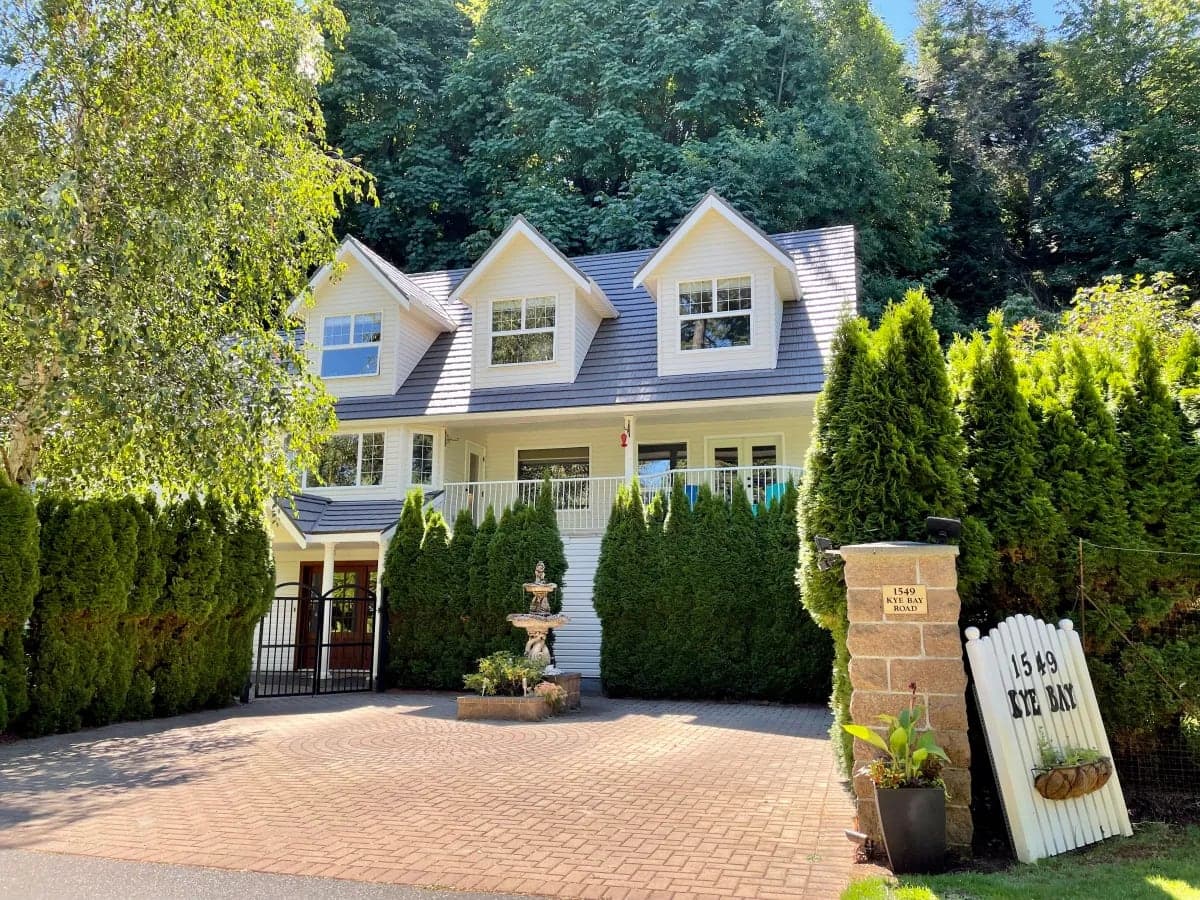 Kye Bay B&B in 1549 Kye Bay Rd, Comox, BC V9M 3T7